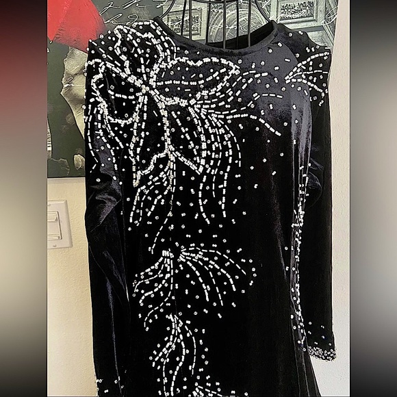 🆕 Vietnamese Tet Ao Dai, High Quality- Glamorous beadings, Double Layers XXL - Picture 2 of 7